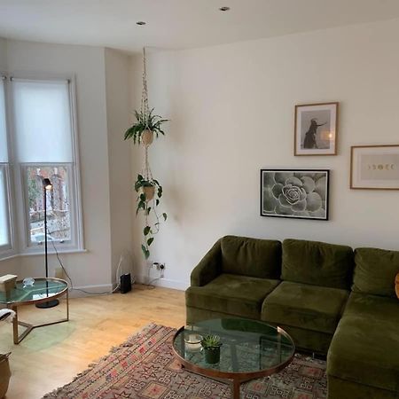 Lovely Spacious 1-Bedroom Flat In Tufnell Park Close To Central Londres Exterior foto