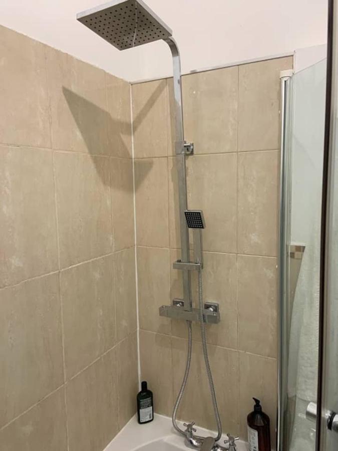 Lovely Spacious 1-Bedroom Flat In Tufnell Park Close To Central Londres Exterior foto